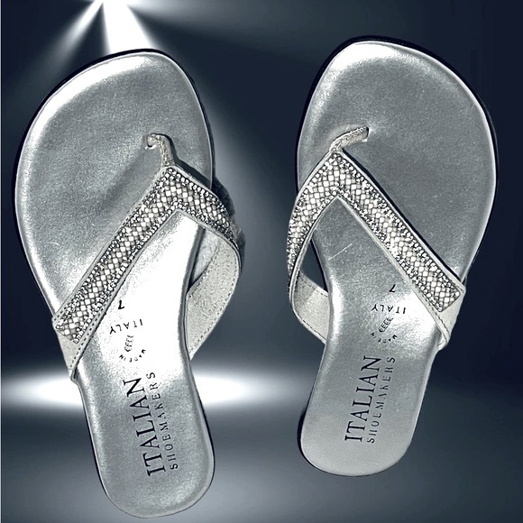Italian Shoemakers Shoes - 🆕Italian Shoemakers leather beaded flip flop sandals.